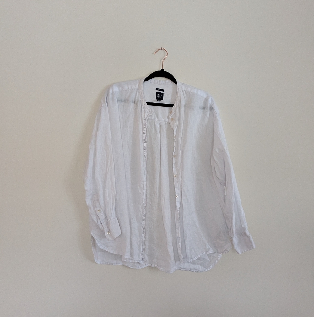 Gap 100% Linen Button-up